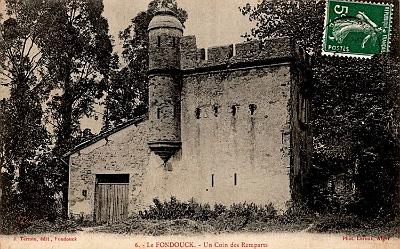 Fondouk-Remparts-01