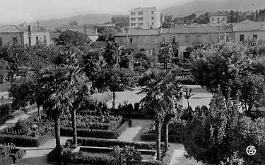 Aumale-Place-01