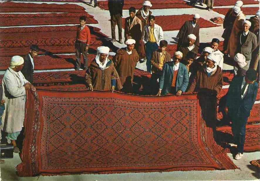 Place du marché...aux tapis