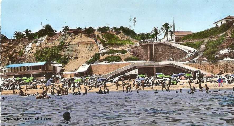 La plage, les escaliers, le restaurant "la brise"