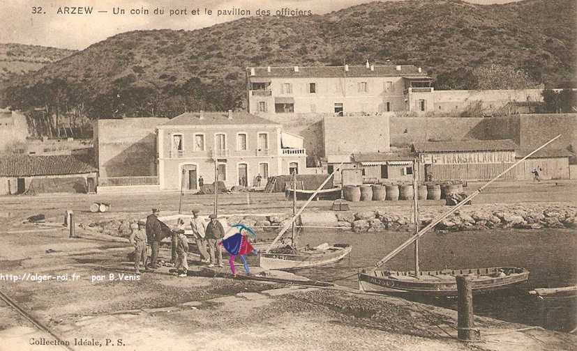 Coin du port et pavillon des officiers