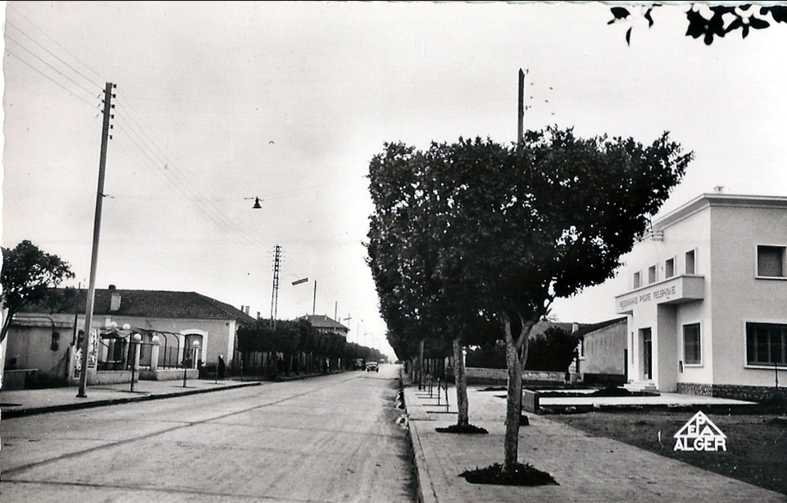 bou_tlelis,la poste et le boulodrome