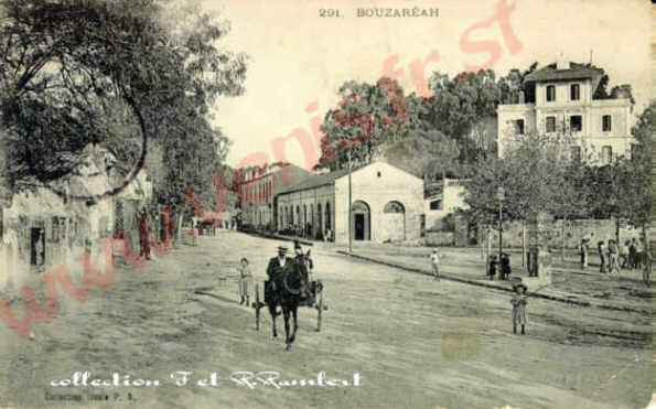 Alger, la Bouzaréah : la place, en...
