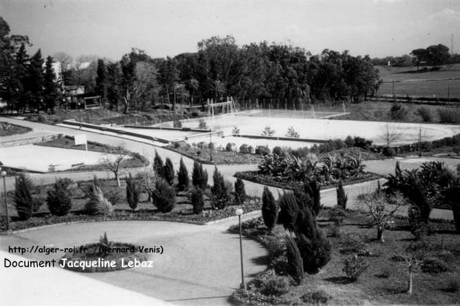 Jardins et terrain de sports de l'école normale