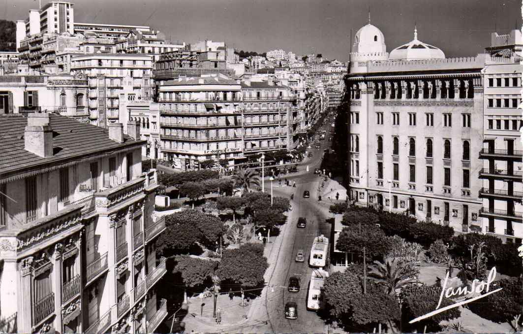 la Grande Poste , le boulevard Laferrière, les squares, la rue d'Isly