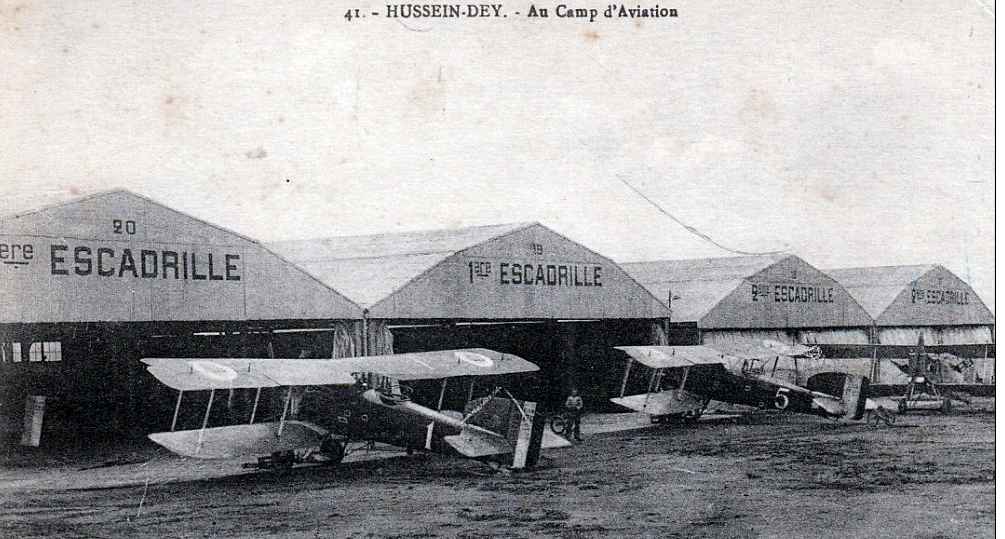 Au camp d'aviation