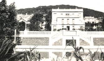 Un coin de la piscine de l'Institut Naturiste d'Alger 