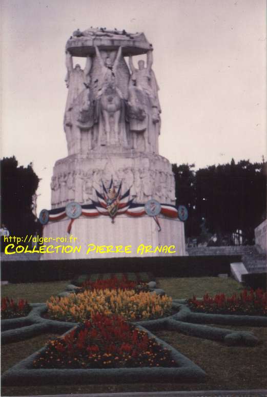 Drapeaux, armes d'Alger