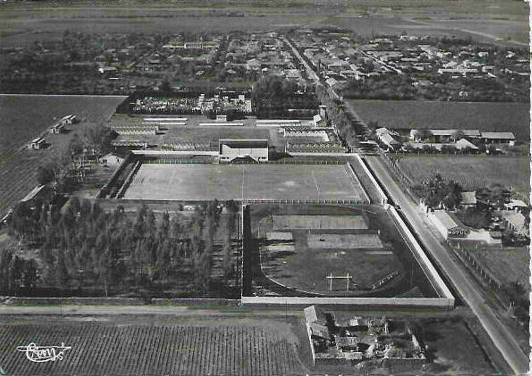 VUE AERIENNE SUR LE STADE