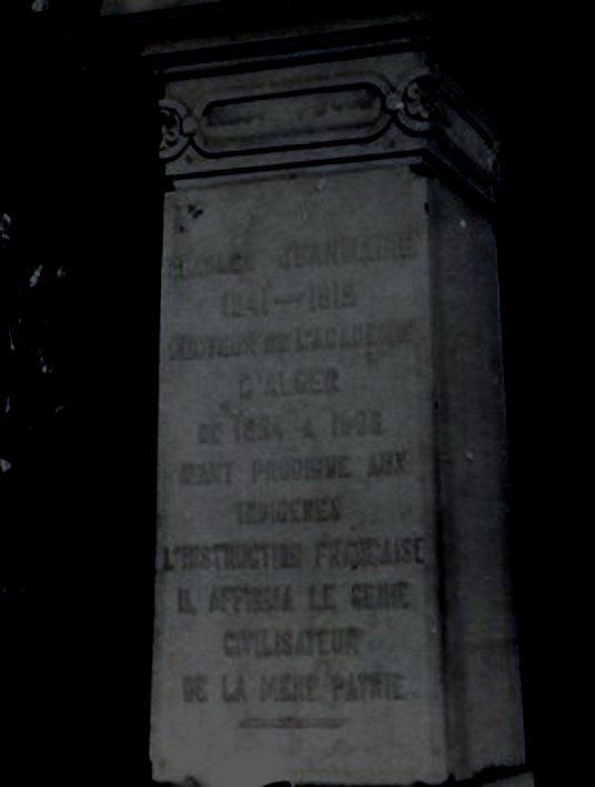 parc de galland,stele a charles jeanmaire