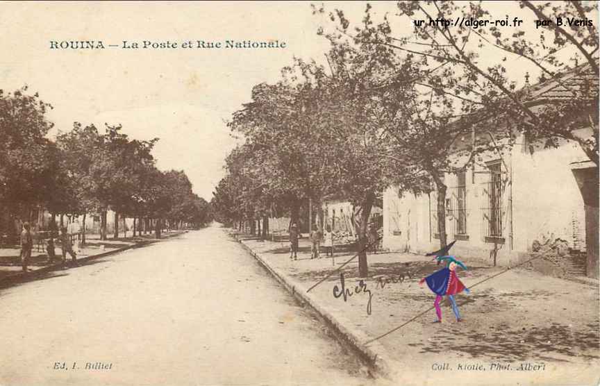 Rue principale ( la N4) et la poste.