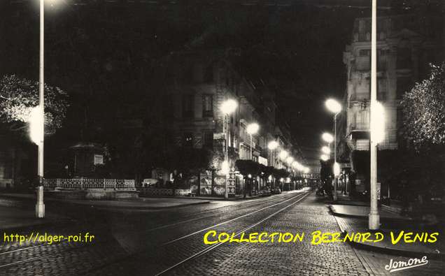 La rue d'Isly, la nuit.