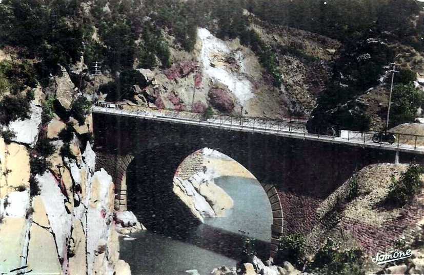 Un coin des gorges de l ' oued Hallala