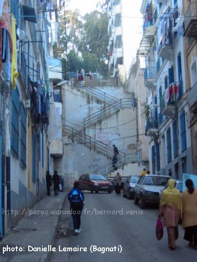 Le haut et la fin de la rue Levacher en janvier 2004