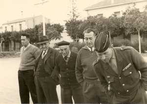 TENES 1956 / 1957
Au Boulodrome chez Fernand DELBANO
----
Clovis JANINET
Alphonse MANZANARES
Augustin CACCIUTTOLO
Charlot XICLUNA
Paul MATHIEU