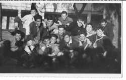 13 Mai 1958
Pensionnat St Joseph
la descente au GG
----
Rang du haut :
GUERITE
Bernard ROSEAU
?
 Jean-Paul CAMILLERI 
LOUCHO
?
CUNIN

Rang du Bas :
BERNARDI
GOMES
Daniel MANSION
PAQUETEAU
ROUX-PARIS
DANDREAS
?