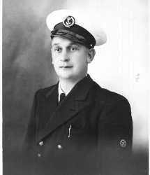 BIZERTE - 1939
Alexandre CAMILLERI 
en Officier de Marine