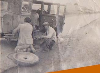 la voiture en panne
Paul CARTEAUX
Pierre CHAFFORT
dans l'auto :
Jeanne CARTEAUX
Raymond CARTEAUX
