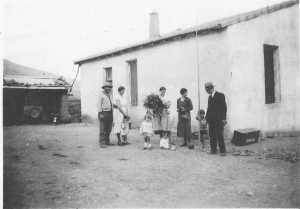 La famille CAUMARTIN
chez la famille BANON
au GUELTA