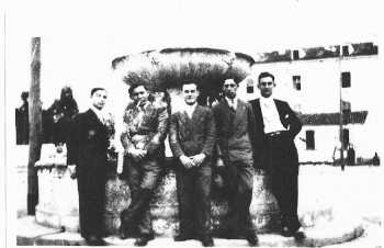 photo de 1928
----
Armand DECANIS
CHOUKROUN David
X
BENMEHEL
Alexandre CAMILLERI