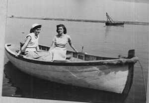 1950 - TENES 
Annie LASSUS et 
Paulette LLINARES