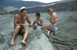 Sur le brise-lames du Port de TENES
----
Lucien PETROWSKI "Igor"
Maddy SEROR
Arlette SEROR
