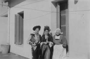 Mardi gras 1954
Colette BENSAID
Maddy  SEROR
x ?