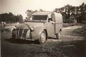 Roland FEREDJ
dans la 2CV de Mr CHOUKROUN