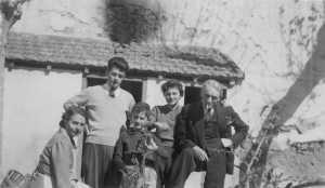 1951 - le jardin familial
Manou GARRISSON
un Texan copain de Micou
Bernard GARRISSON
Micou GARRISSON
Pierre GARRISSON