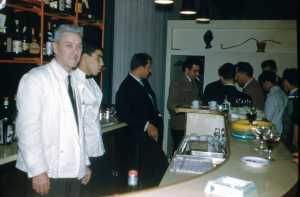Janvier 1960
Hotel BAUDOUIN
----
Marcel ROMEO 
Louis GOTNICH
(avec la cigarette)
Michel FRONTEAU 
(costume blanc au fond)