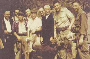 Une belle partie de chasse - vers 1950
----
LONJON Melchior 
Maire de Montenotte
Florent LOPEZ
Albert Birgi
JP BERGONZOLI
Alexandre DUVAL
HAMOU Kardjoudje
Francis BEAUSSIER
Pierre BEAUSSIER