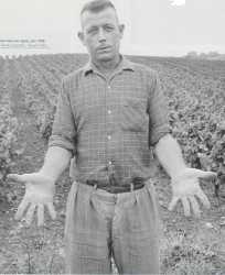 Juin 1958
Un colon sur ses terres