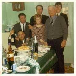 1971 - Jour du mariage 
de Jacqueline MARCOT
----
X (au fond)
X (au fond)
Claude DALIBON
Maryse MARCOT
Isidore MARCOT
Charles MORUCCI 
(accroupi)