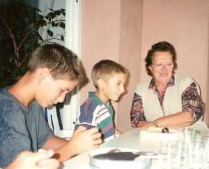 Eliane POLI et ses petits enfants
Vincent et Olivier