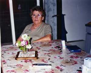 Mai 1999
Arlette SUIRE chez elle