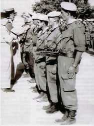 1958 
Remise de la croix de la Valeur militaire