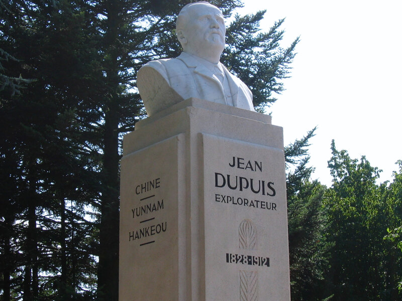 statue Jean Dupuis, aoput 2004 (2)