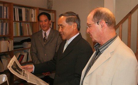 ambassadeur_lisant_journal___2