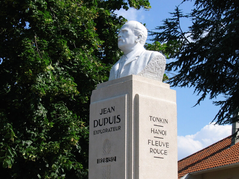 statue Jean Dupuis, août 2004 (1)