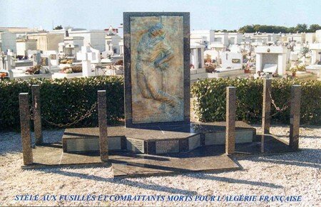 STELE_AUX_FUSILES_PERPIGNAN071