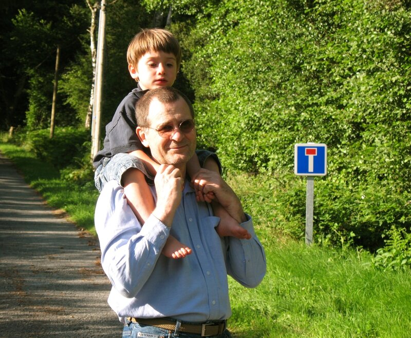 Daniel portant Émile