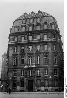 220px-Bundesarchiv_Bild_183-2008-0626-500,_Frankreich,_Paris,_deutsche_Besatzung