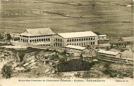 madagascar_casernes_inf_coloniale
