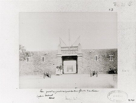 Archinard_debout_Kita