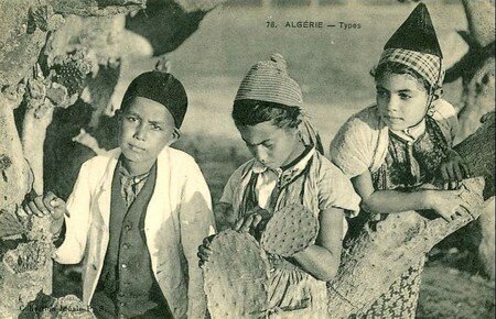 Alg_rie_enfants_et_figuier_de_barbarie