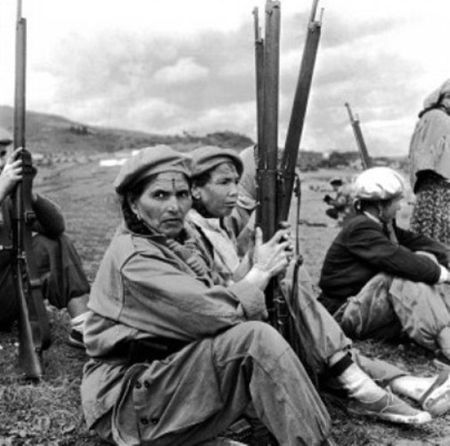 57261990femmes_harkis_1_jpg