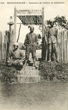 Madagascar_miliciens