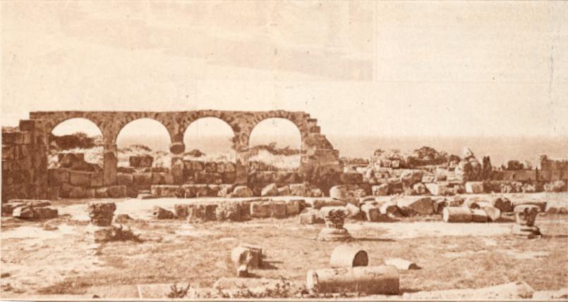 Tipaza - Ruines romaines se profilant dans la mer.