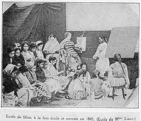 Ecole de filles, � la fois �cole et ouvroir en 1845. (�cole de Mme Luce.)