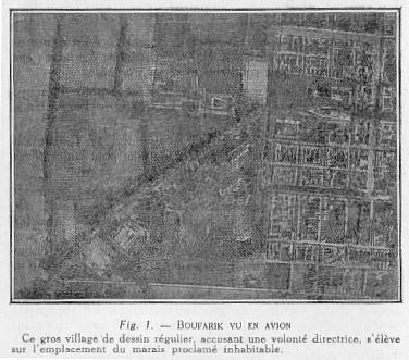 Fig. 1. - BOUFARIK VU EN AVION Ce gros village de dessin r�gulier, accusant une volont� directrice, s'�l�ve sur l'emplacement du marais proclam� inhabitable.